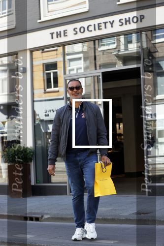Amsterdam 20 april 2020
Ruud Gullit aan het winkelen bij the society shop .