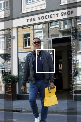 Amsterdam 20 april 2020
Ruud Gullit aan het winkelen bij the society shop .