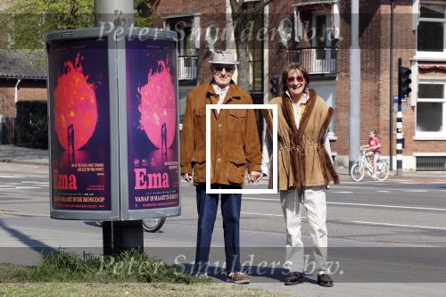 Amsterdam 16 april 2020
Theo Heuft met zijn partner op straat in Amsterdam.