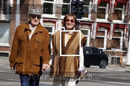 Amsterdam 16 april 2020
Theo Heuft met zijn partner op straat in Amsterdam.