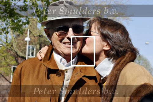 Amsterdam 16 april 2020
Theo Heuft met zijn partner op straat in Amsterdam.