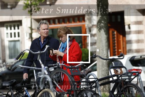 Amsterdam 25 april 2020
Tom Egbers en zijn  vrouw Janke Dekker halen samen een ijsje op de beethovenstraat