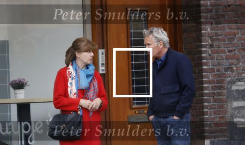 Amsterdam 25 april 2020
Tom Egbers en zijn  vrouw Janke Dekker halen samen een ijsje op de beethovenstraat