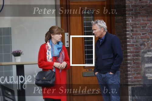 Amsterdam 25 april 2020
Tom Egbers en zijn  vrouw Janke Dekker halen samen een ijsje op de beethovenstraat