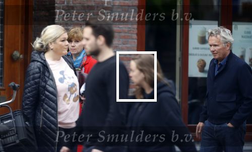 Amsterdam 25 april 2020
Tom Egbers en zijn  vrouw Janke Dekker halen samen een ijsje op de beethovenstraat