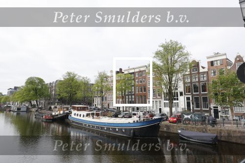 Amsterdam  26 april 2020
Huis van Trijntje Oosterhuis en haar partner Alvin Lewis aan de Amstel
