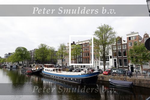 Amsterdam  26 april 2020
Huis van Trijntje Oosterhuis en haar partner Alvin Lewis aan de Amstel