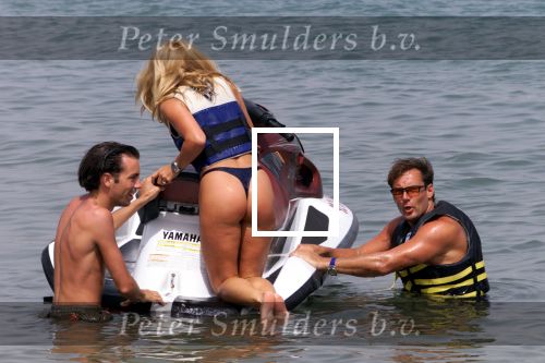 Marbella 31 juli 2001

Gerard Joling   met Willeke op jetski

Peter Smulders bv