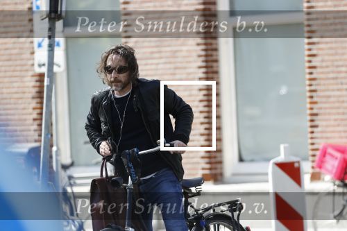 Amsterdam 21 april 2020
Xavier de Guzman bellend op de fiets