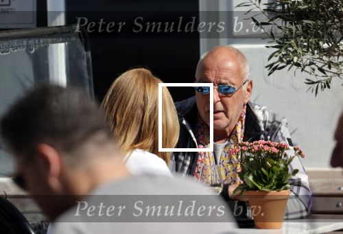 Weesp 12 mei 2021
Alfred v d Heuvel met (een( vriendin op terras in Weesp.