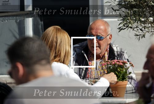 Weesp 12 mei 2021
Alfred v d Heuvel met (een( vriendin op terras in Weesp.