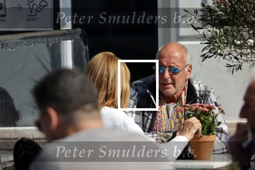 Weesp 12 mei 2021
Alfred v d Heuvel met (een( vriendin op terras in Weesp.
