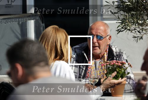 Weesp 12 mei 2021
Alfred v d Heuvel met (een( vriendin op terras in Weesp.