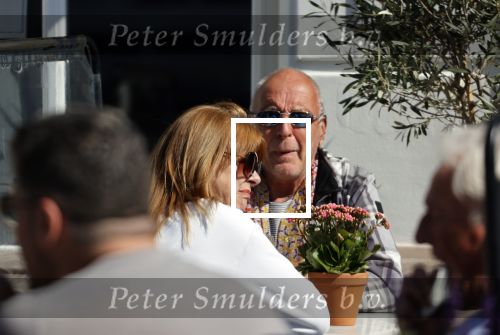 Weesp 12 mei 2021
Alfred v d Heuvel met (een( vriendin op terras in Weesp.