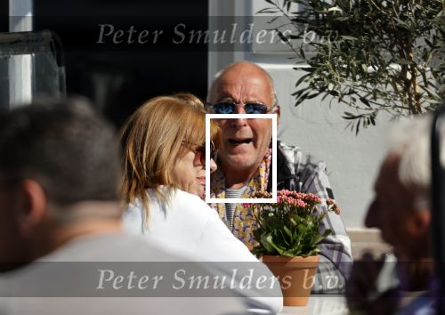 Weesp 12 mei 2021
Alfred v d Heuvel met (een( vriendin op terras in Weesp.