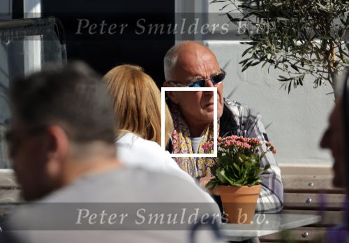 Weesp 12 mei 2021
Alfred v d Heuvel met (een( vriendin op terras in Weesp.
