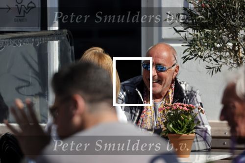Weesp 12 mei 2021
Alfred v d Heuvel met (een( vriendin op terras in Weesp.