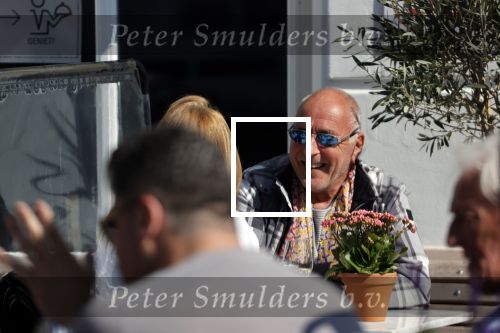 Weesp 12 mei 2021
Alfred v d Heuvel met (een( vriendin op terras in Weesp.
