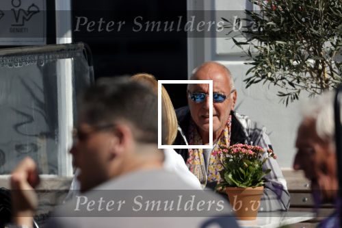 Weesp 12 mei 2021
Alfred v d Heuvel met (een( vriendin op terras in Weesp.