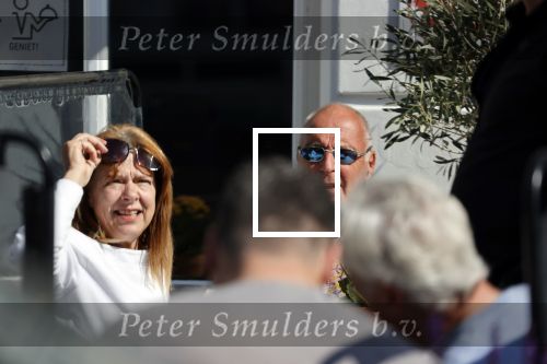 Weesp 12 mei 2021
Alfred v d Heuvel met (een( vriendin op terras in Weesp.