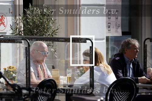 Weesp 12 mei 2021
Alfred v d Heuvel met (een( vriendin op terras in Weesp.