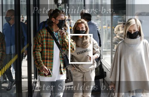 Schiphol en ibiza 23 en 24 april 2021
Andre Hazes gaat voor het eerst op vakantie met zijn nieuwe vriendin Sarah v Soelen . Ook de neef van zijn moeder Andy en zijn vrouw zijn erbij alsmede nog 2 stellen.
