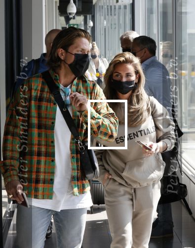 Schiphol en ibiza 23 en 24 april 2021
Andre Hazes gaat voor het eerst op vakantie met zijn nieuwe vriendin Sarah v Soelen . Ook de neef van zijn moeder Andy en zijn vrouw zijn erbij alsmede nog 2 stellen.