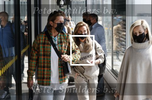 Schiphol en ibiza 23 en 24 april 2021
Andre Hazes gaat voor het eerst op vakantie met zijn nieuwe vriendin Sarah v Soelen . Ook de neef van zijn moeder Andy en zijn vrouw zijn erbij alsmede nog 2 stellen.