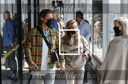 Schiphol en ibiza 23 en 24 april 2021
Andre Hazes gaat voor het eerst op vakantie met zijn nieuwe vriendin Sarah v Soelen . Ook de neef van zijn moeder Andy en zijn vrouw zijn erbij alsmede nog 2 stellen.