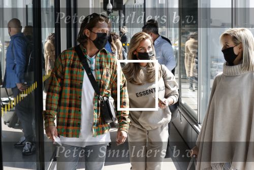 Schiphol en ibiza 23 en 24 april 2021
Andre Hazes gaat voor het eerst op vakantie met zijn nieuwe vriendin Sarah v Soelen . Ook de neef van zijn moeder Andy en zijn vrouw zijn erbij alsmede nog 2 stellen.