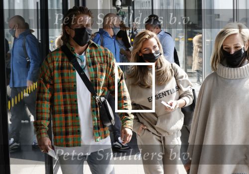 Schiphol en ibiza 23 en 24 april 2021
Andre Hazes gaat voor het eerst op vakantie met zijn nieuwe vriendin Sarah v Soelen . Ook de neef van zijn moeder Andy en zijn vrouw zijn erbij alsmede nog 2 stellen.