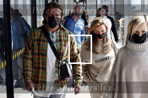 Schiphol en ibiza 23 en 24 april 2021
Andre Hazes gaat voor het eerst op vakantie met zijn nieuwe vriendin Sarah v Soelen . Ook de neef van zijn moeder Andy en zijn vrouw zijn erbij alsmede nog 2 stellen.