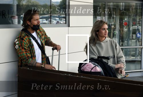 Schiphol en ibiza 23 en 24 april 2021
Andre Hazes gaat voor het eerst op vakantie met zijn nieuwe vriendin Sarah v Soelen . Ook de neef van zijn moeder Andy en zijn vrouw zijn erbij alsmede nog 2 stellen.