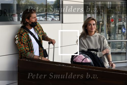 Schiphol en ibiza 23 en 24 april 2021
Andre Hazes gaat voor het eerst op vakantie met zijn nieuwe vriendin Sarah v Soelen . Ook de neef van zijn moeder Andy en zijn vrouw zijn erbij alsmede nog 2 stellen.