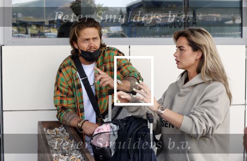 Schiphol en ibiza 23 en 24 april 2021
Andre Hazes gaat voor het eerst op vakantie met zijn nieuwe vriendin Sarah v Soelen . Ook de neef van zijn moeder Andy en zijn vrouw zijn erbij alsmede nog 2 stellen.