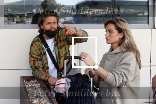 Schiphol en ibiza 23 en 24 april 2021
Andre Hazes gaat voor het eerst op vakantie met zijn nieuwe vriendin Sarah v Soelen . Ook de neef van zijn moeder Andy en zijn vrouw zijn erbij alsmede nog 2 stellen.