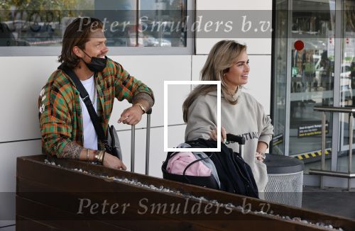 Schiphol en ibiza 23 en 24 april 2021
Andre Hazes gaat voor het eerst op vakantie met zijn nieuwe vriendin Sarah v Soelen . Ook de neef van zijn moeder Andy en zijn vrouw zijn erbij alsmede nog 2 stellen.