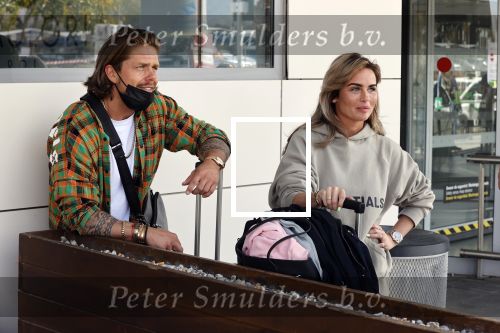 Schiphol en ibiza 23 en 24 april 2021
Andre Hazes gaat voor het eerst op vakantie met zijn nieuwe vriendin Sarah v Soelen . Ook de neef van zijn moeder Andy en zijn vrouw zijn erbij alsmede nog 2 stellen.