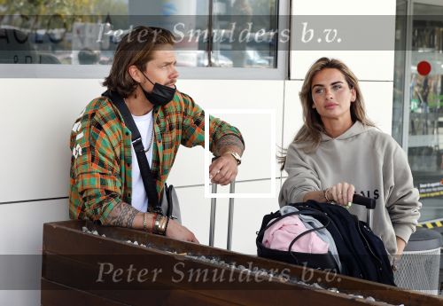 Schiphol en ibiza 23 en 24 april 2021
Andre Hazes gaat voor het eerst op vakantie met zijn nieuwe vriendin Sarah v Soelen . Ook de neef van zijn moeder Andy en zijn vrouw zijn erbij alsmede nog 2 stellen.