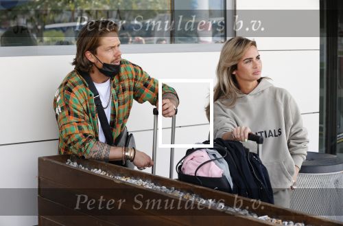 Schiphol en ibiza 23 en 24 april 2021
Andre Hazes gaat voor het eerst op vakantie met zijn nieuwe vriendin Sarah v Soelen . Ook de neef van zijn moeder Andy en zijn vrouw zijn erbij alsmede nog 2 stellen.