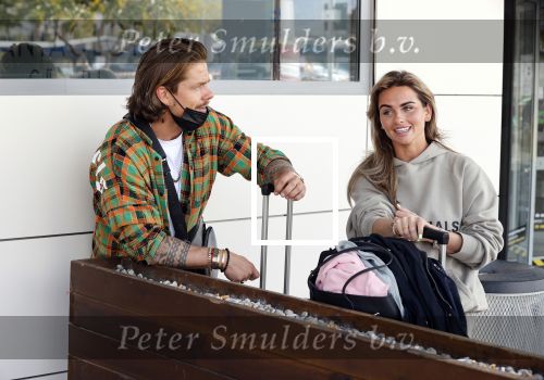 Schiphol en ibiza 23 en 24 april 2021
Andre Hazes gaat voor het eerst op vakantie met zijn nieuwe vriendin Sarah v Soelen . Ook de neef van zijn moeder Andy en zijn vrouw zijn erbij alsmede nog 2 stellen.