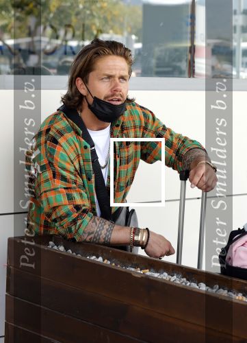 Schiphol en ibiza 23 en 24 april 2021
Andre Hazes gaat voor het eerst op vakantie met zijn nieuwe vriendin Sarah v Soelen . Ook de neef van zijn moeder Andy en zijn vrouw zijn erbij alsmede nog 2 stellen.