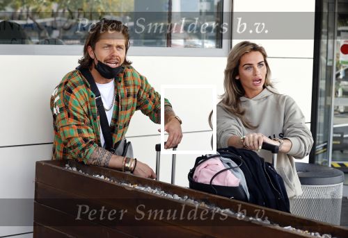 Schiphol en ibiza 23 en 24 april 2021
Andre Hazes gaat voor het eerst op vakantie met zijn nieuwe vriendin Sarah v Soelen . Ook de neef van zijn moeder Andy en zijn vrouw zijn erbij alsmede nog 2 stellen.