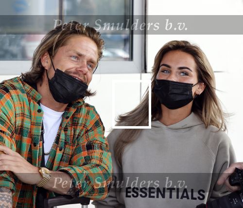 Schiphol en ibiza 23 en 24 april 2021
Andre Hazes gaat voor het eerst op vakantie met zijn nieuwe vriendin Sarah v Soelen . Ook de neef van zijn moeder Andy en zijn vrouw zijn erbij alsmede nog 2 stellen.
