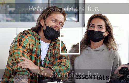 Schiphol en ibiza 23 en 24 april 2021
Andre Hazes gaat voor het eerst op vakantie met zijn nieuwe vriendin Sarah v Soelen . Ook de neef van zijn moeder Andy en zijn vrouw zijn erbij alsmede nog 2 stellen.