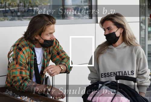 Schiphol en ibiza 23 en 24 april 2021
Andre Hazes gaat voor het eerst op vakantie met zijn nieuwe vriendin Sarah v Soelen . Ook de neef van zijn moeder Andy en zijn vrouw zijn erbij alsmede nog 2 stellen.
