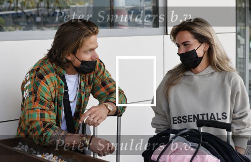 Schiphol en ibiza 23 en 24 april 2021
Andre Hazes gaat voor het eerst op vakantie met zijn nieuwe vriendin Sarah v Soelen . Ook de neef van zijn moeder Andy en zijn vrouw zijn erbij alsmede nog 2 stellen.
