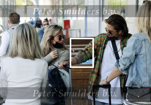 Schiphol en ibiza 23 en 24 april 2021
Andre Hazes gaat voor het eerst op vakantie met zijn nieuwe vriendin Sarah v Soelen . Ook de neef van zijn moeder Andy en zijn vrouw zijn erbij alsmede nog 2 stellen.