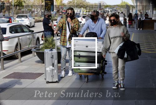Schiphol en ibiza 23 en 24 april 2021
Andre Hazes gaat voor het eerst op vakantie met zijn nieuwe vriendin Sarah v Soelen . Ook de neef van zijn moeder Andy en zijn vrouw zijn erbij alsmede nog 2 stellen.