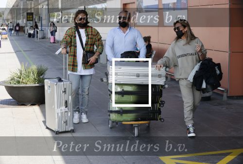 Schiphol en ibiza 23 en 24 april 2021
Andre Hazes gaat voor het eerst op vakantie met zijn nieuwe vriendin Sarah v Soelen . Ook de neef van zijn moeder Andy en zijn vrouw zijn erbij alsmede nog 2 stellen.